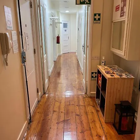 Quarto Encantador No Centro De 9 *